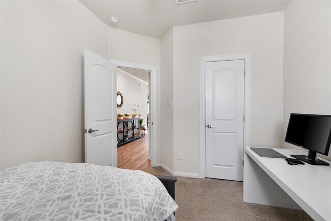 Building Photo - 113 Yellow Thistle Cv