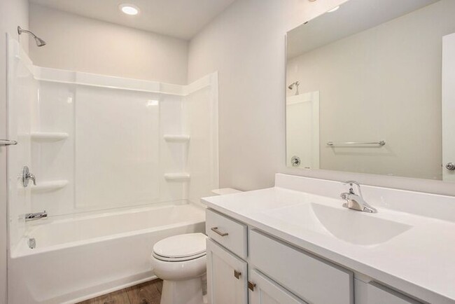 Building Photo - 3520 Welden Dr SW