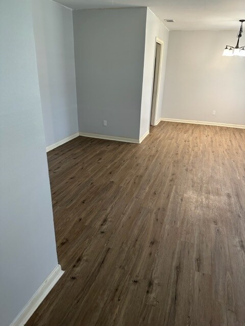 Building Photo - 1927 Montrose Dr