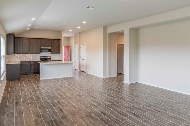 Building Photo - 204 Rollingwood Dr