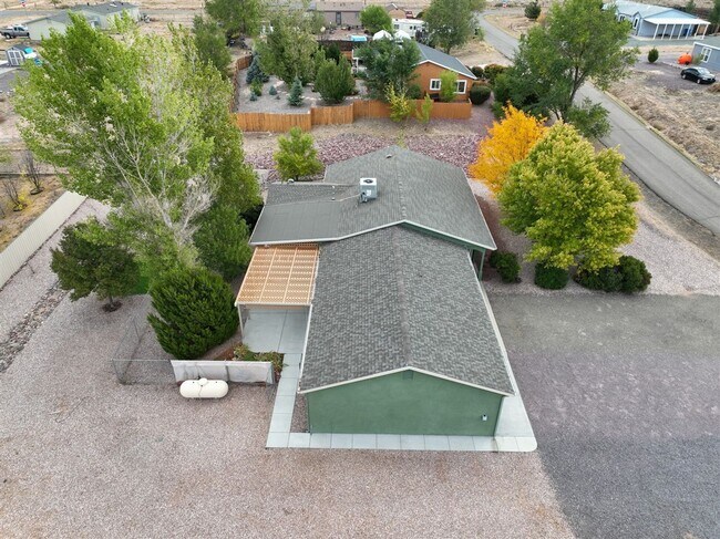 Building Photo - 3 bedroom 2 bathroom ranch style home in C...