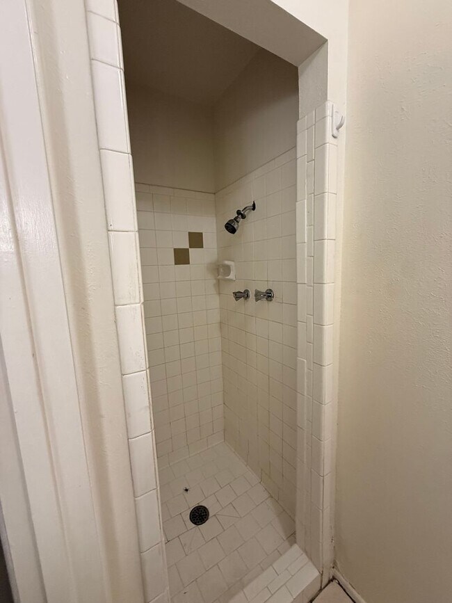 Building Photo - For Lease - 2706 B Fair Palms - Odessa, TX