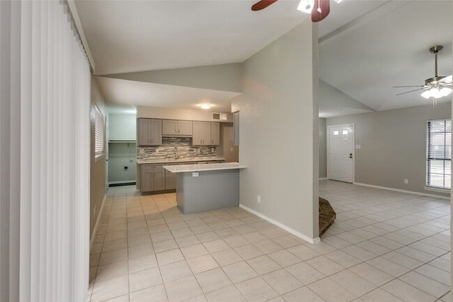 Building Photo - 114 Camilla Ln