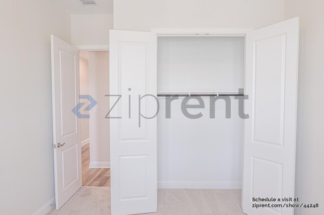 Building Photo - 2970 Eleanor Dr