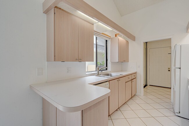 Building Photo - Luxurious 3 Bedroom Oasis with Pool and Beach Access AVAILABLE NOW!