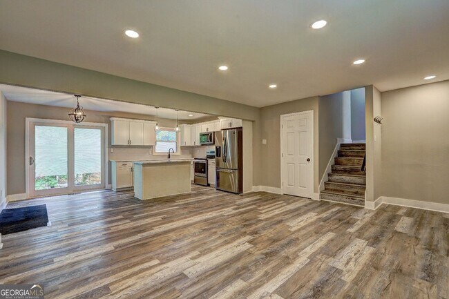 Building Photo - 1675 Bouldercliff Ct SE