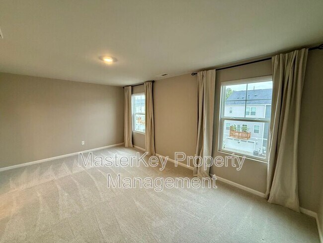 Building Photo - 427 Deercroft Dr