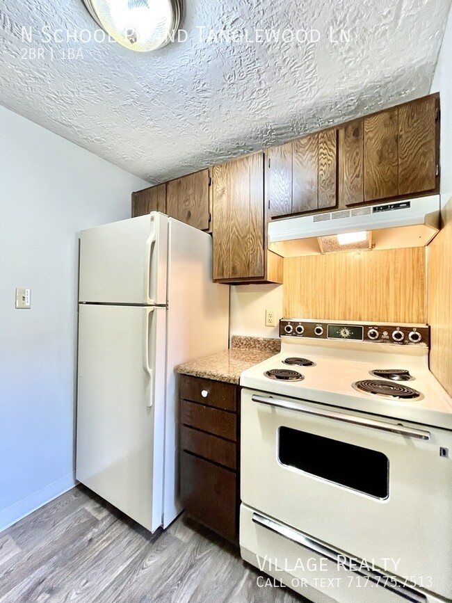 Building Photo - 307 N School Pl