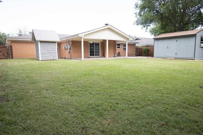Building Photo - 2824 Barrywood Dr