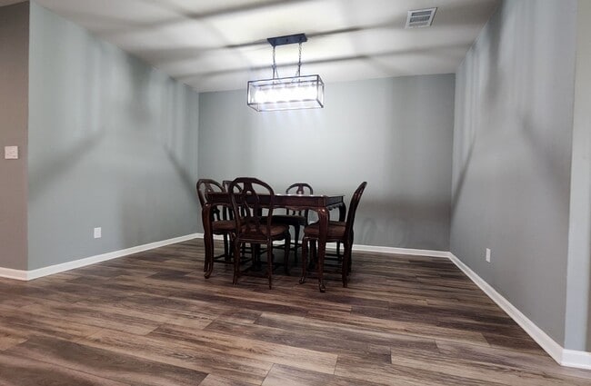 Building Photo - For Rent – 4 Bedroom, 2 Bathroom Home in W...
