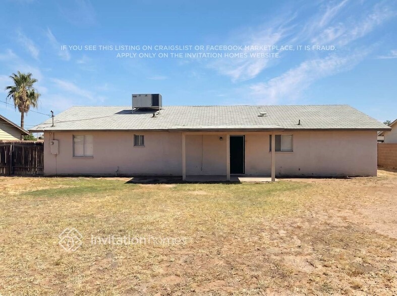 Building Photo - 700 E Quail Ave