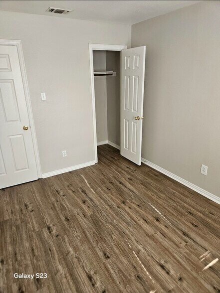 Building Photo - Room in Duplex on Stalcup Rd