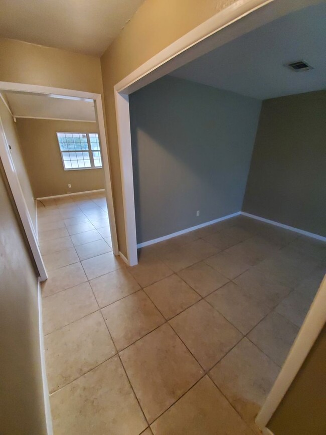 Building Photo - College Station - 3 Bedrooms / 2 bath Hous...