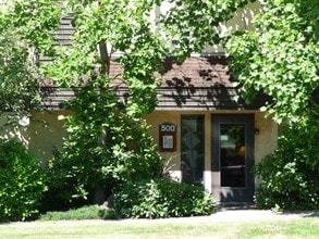 Building Photo - 2 BLOCKS TO GREEN LAKE PARK!