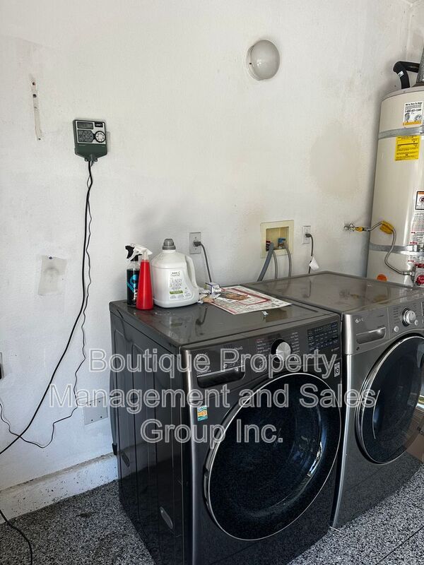 Building Photo - 1455 E Holcomb Pl