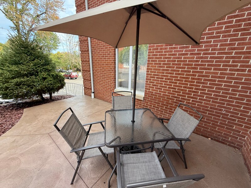 Building Photo - 302 15th St