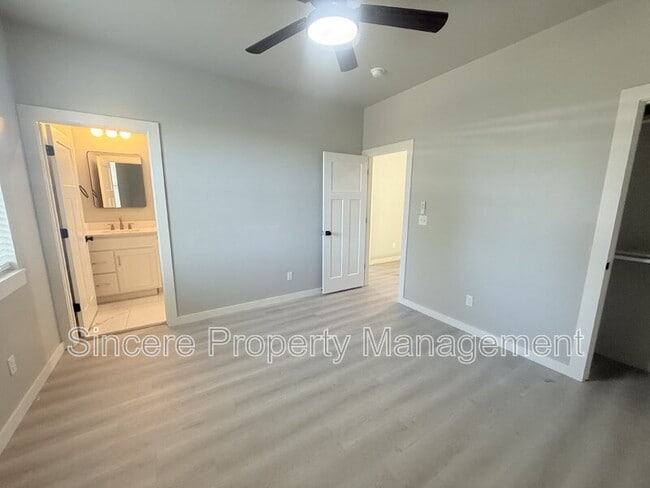 Building Photo - 2008 NW 27th St