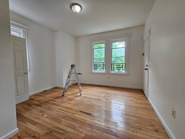 Building Photo - 855 S 15th St