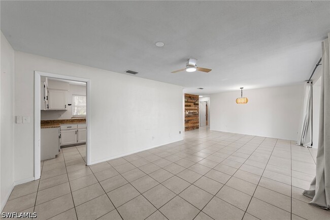Building Photo - 1211 SE 34th St