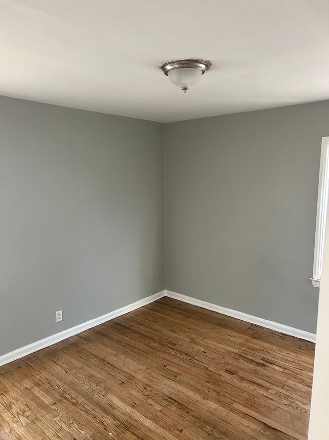 Building Photo - 2669 Electric- 3 BEDS & 2 BATH FOR RENT!