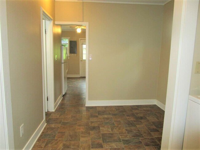 Building Photo - 3305 Tarabochia St