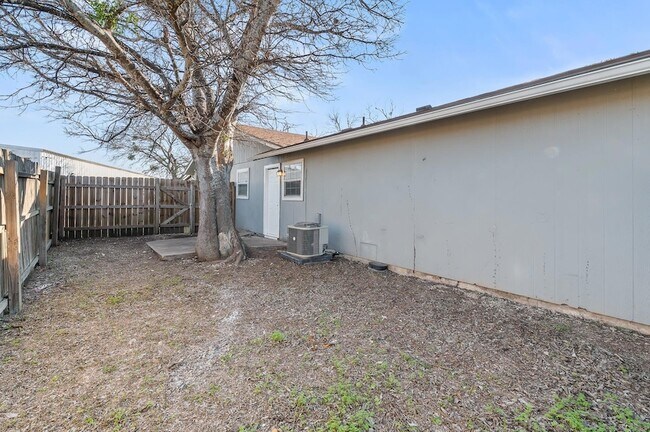 Building Photo - 410 Old Thorndale Rd