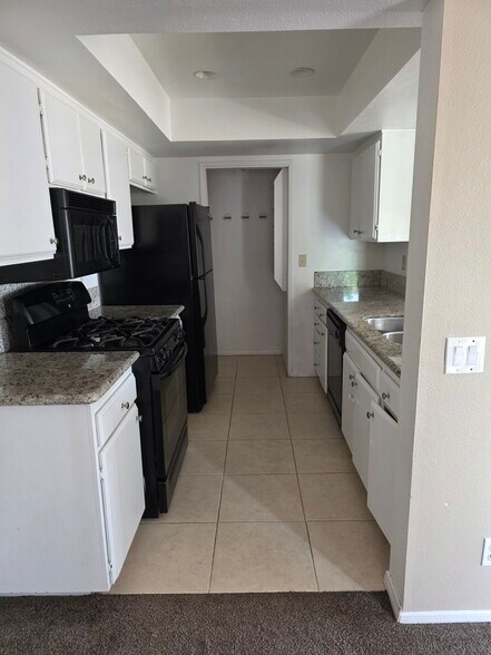Building Photo - 9378 Twin Trails Dr