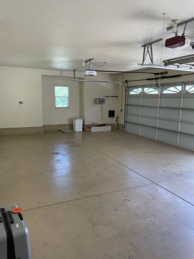 Building Photo - Wine Country awaits