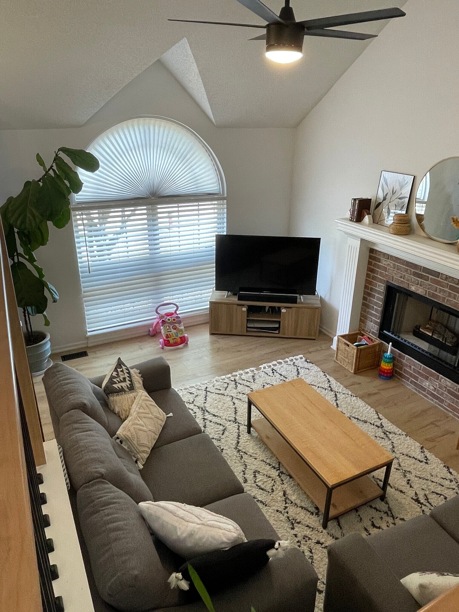 Front Great Room (3) - 8625 NE 112th St