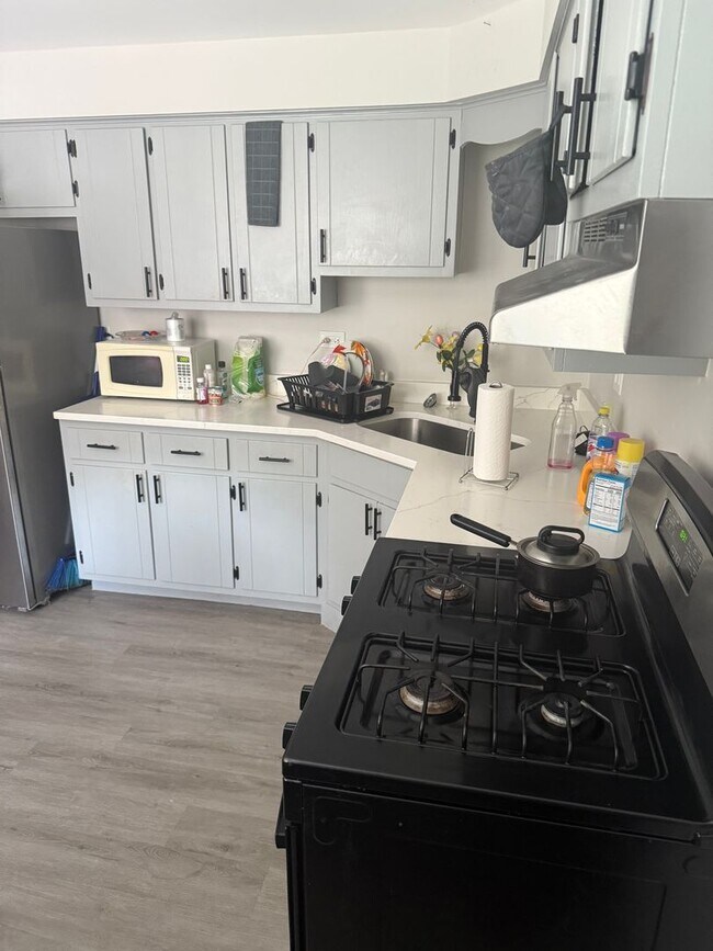 Building Photo - Spacious 2 Bedroom in Beverly