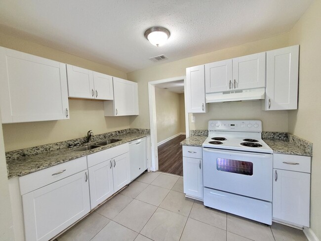 Building Photo - 307 Hermey Ave