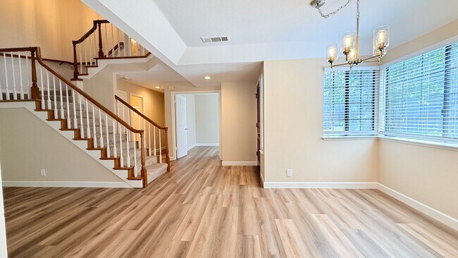 Building Photo - 1100 Sunshine Cir