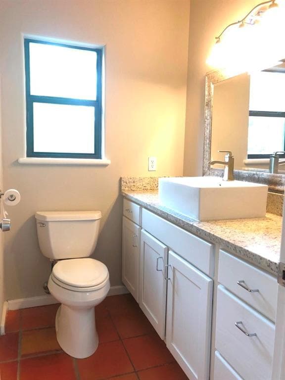 Building Photo - 2202 East Side Dr