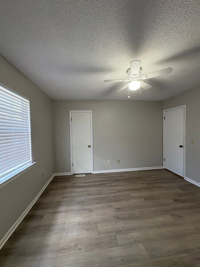 Building Photo - Daleville!