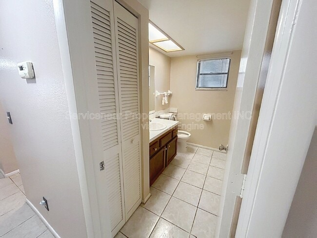 Building Photo - 217 Woodlake Wynde