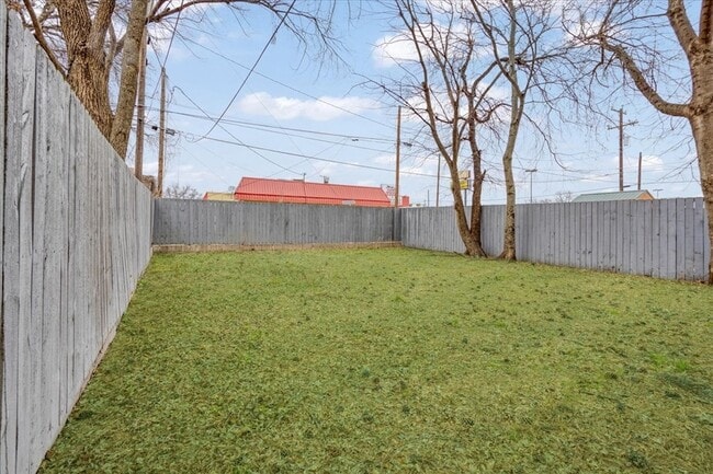 Building Photo - 805 W Owings St