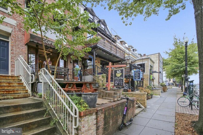 Building Photo - 416 Longfellow St NW