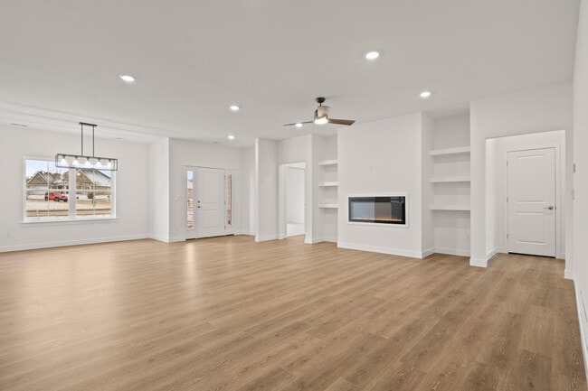 Building Photo - 6327 Murano Way