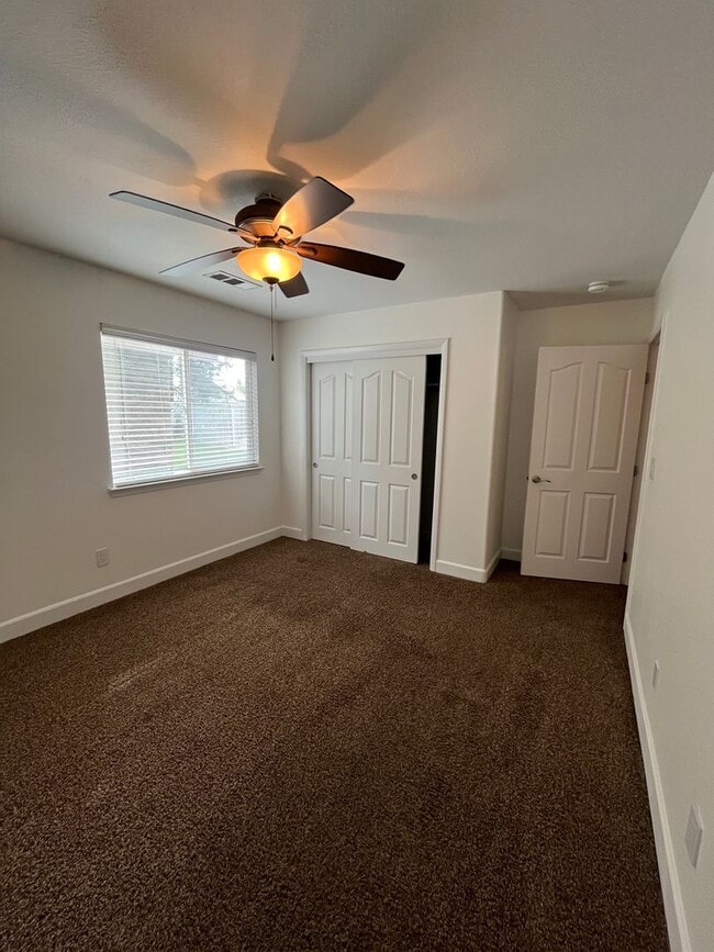 Building Photo - Beautiful Southside Visalia Home! Coming Soon!