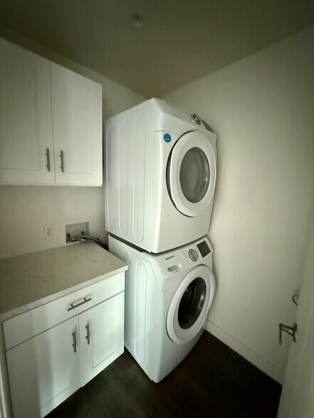In-Unit Washer/Dryer - 3722 Florida St
