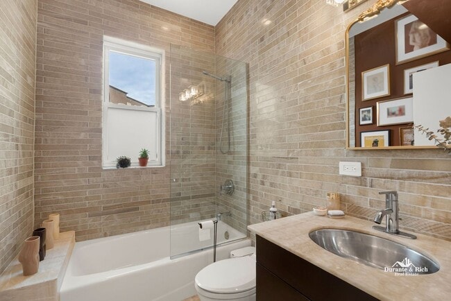 Building Photo - Stunning 2-Bedroom Condo in Prime Location