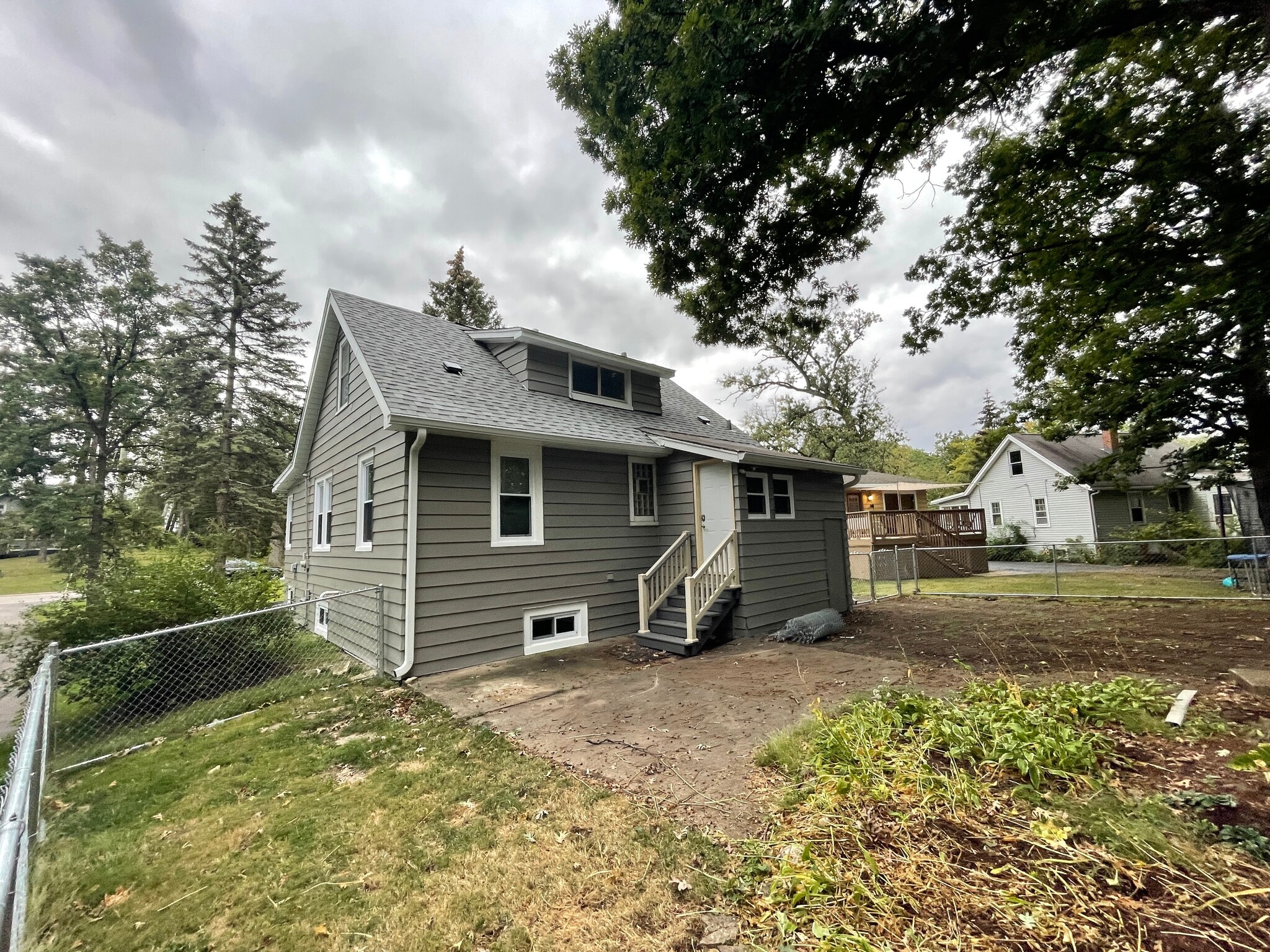 Building Photo - 48 S Glenview Ave
