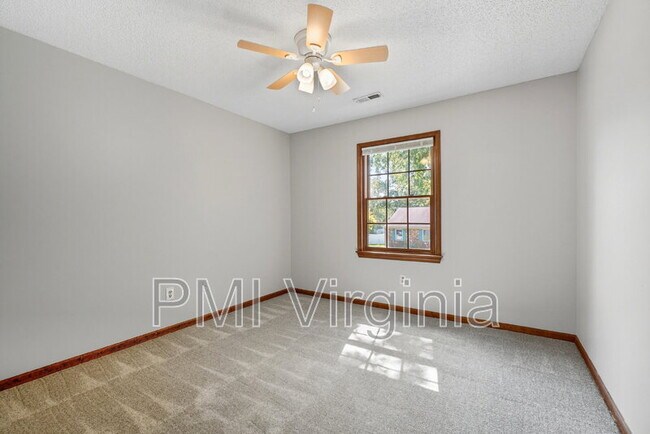 Building Photo - 932 Nugent Dr
