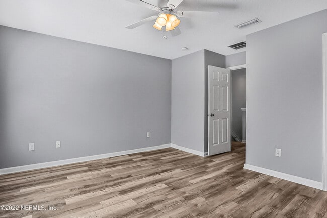 Building Photo - 822 Black Cherry Dr S