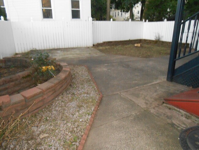 Building Photo - 631 Whalley Ave