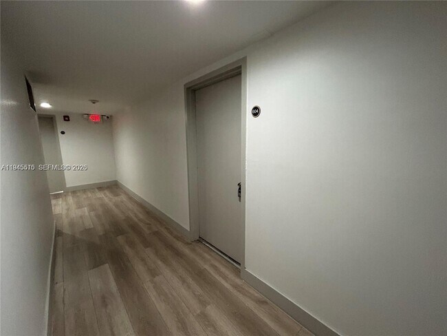 Building Photo - 16508 NE 26th Ave