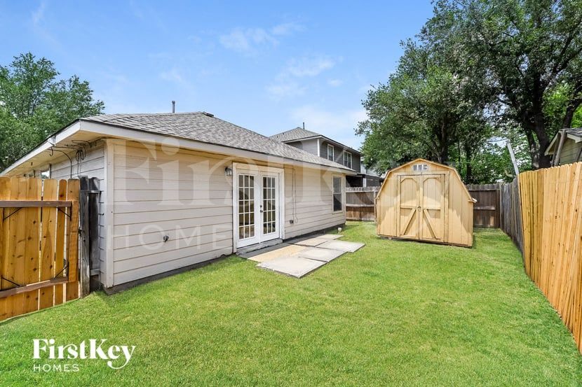 Building Photo - 7234 River Pines Dr