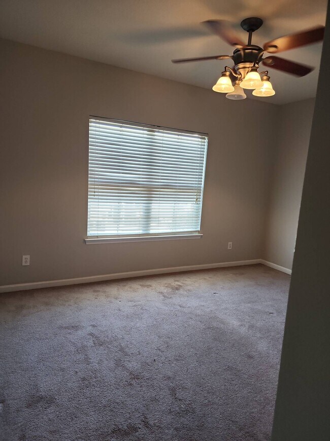 Building Photo - 2472 Lantana Ln