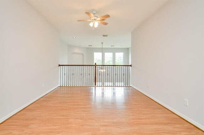 Building Photo - 3911 Fallsbrook Ct