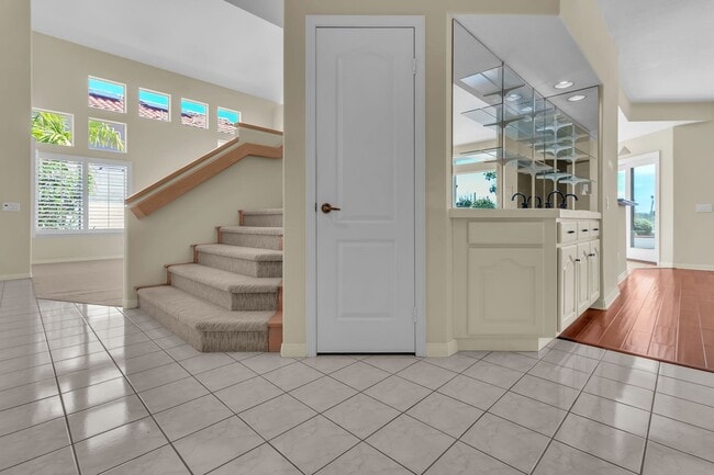 Building Photo - 12 Bergamo